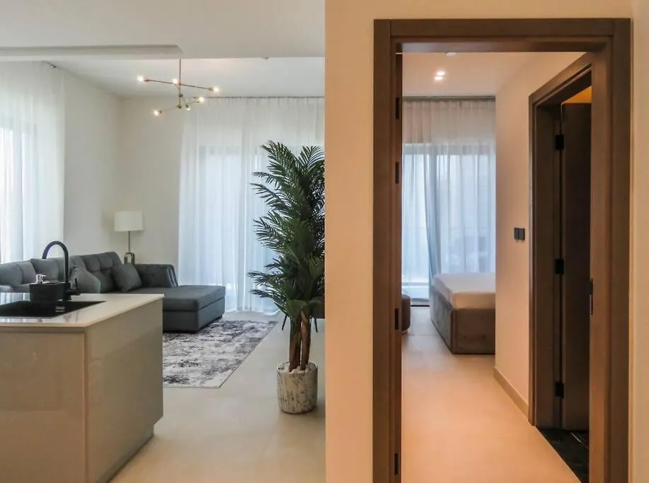 Stylish 2 Bedroom In Binghatti, Business Bay Apartment